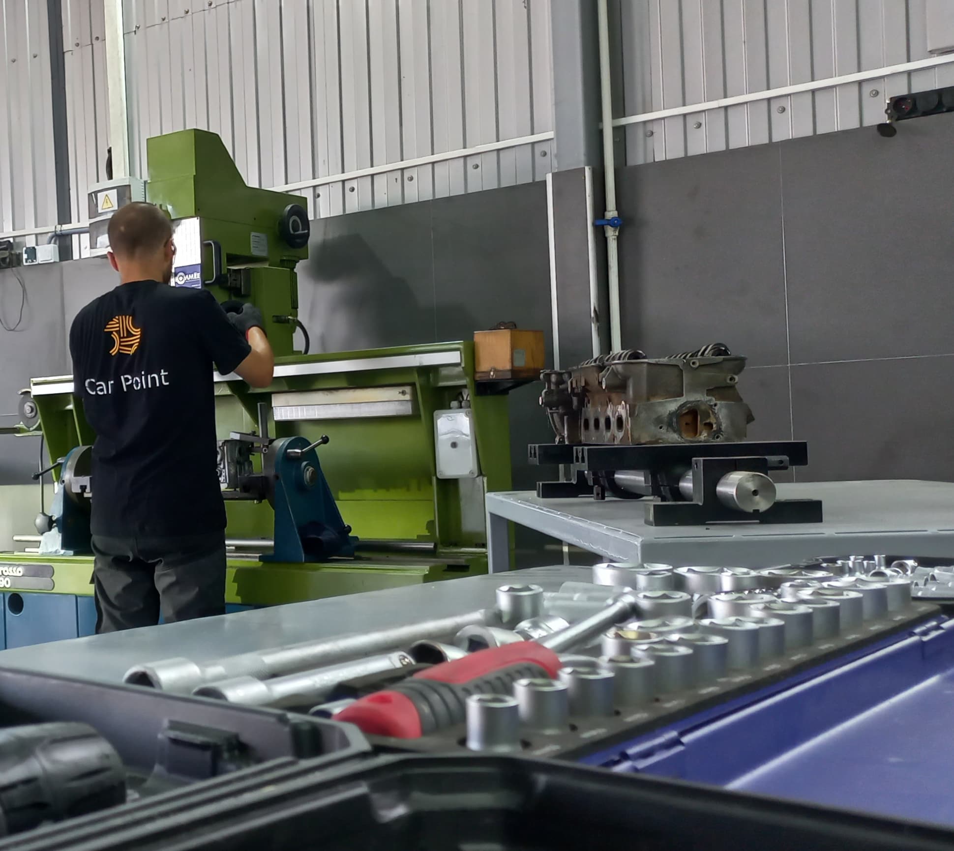 Engine rebuilding workshop
